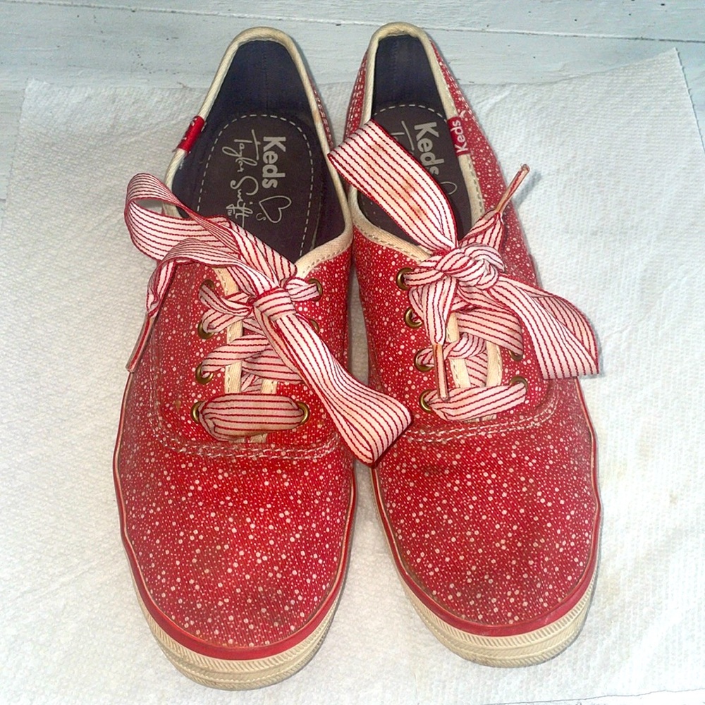 Keds TV Taylor Swift Red or fearless Tour Keds Low Top Canvas Sneaker sz 6.5